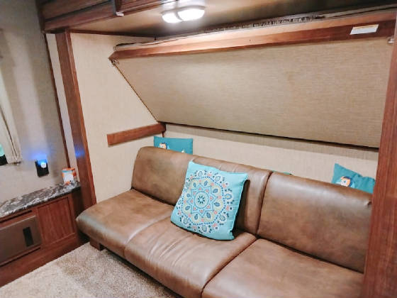 913rbrsofa.jpg